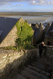 France, Manche (50), Mont-Saint-Michel, classé Patrimoine Mondial de l'UNESCO, escalier des Monteux