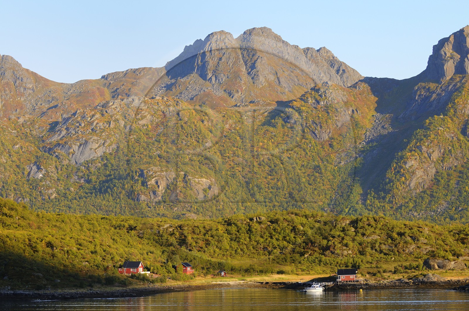 Norvège, Nordland, Iles Lofoten, le Raftsundet, détroit qui sépare Austvagoy de l'île d'Hinnoya