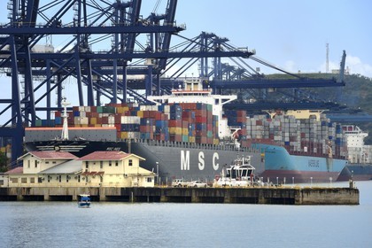 Panama, Panama City, Balboa est le port sur le côté Pacifique du canal de Panama acceuillant les cargos de taille Panamax