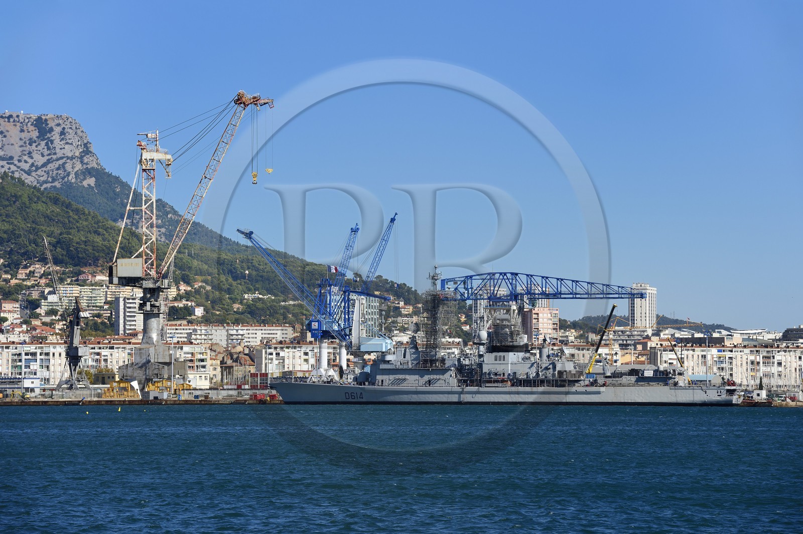 France, Var (83), Toulon, le port militaire (Arsenal), La Cassard est une frégate antiaérienne