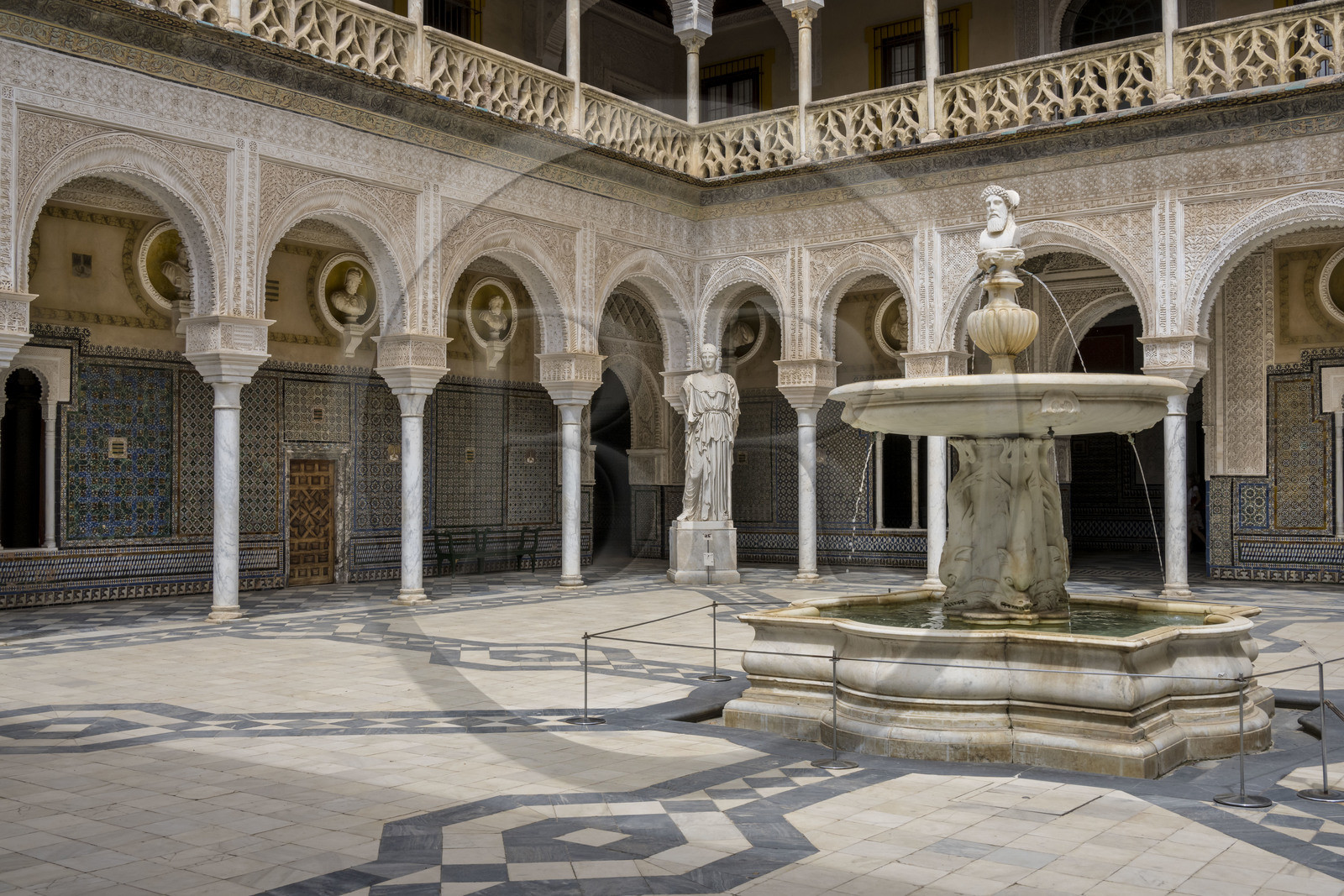Espagne, Andalousie, Séville, la Casa de Pilatos (la maison de Pilate), palais de style mudéjar, le patio principal