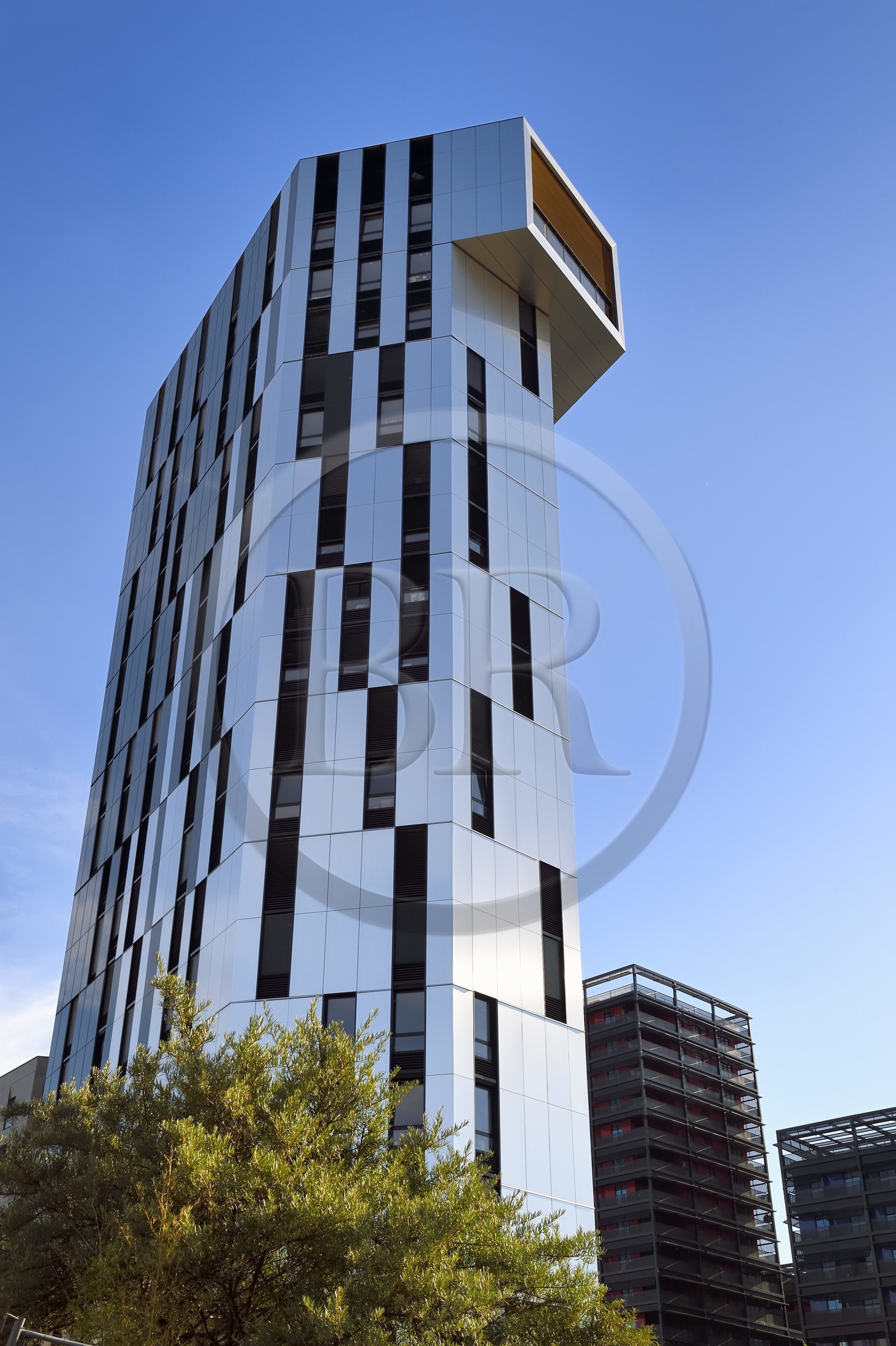 France, Bas-Rhin (67), Strasbourg, amenagement du port du Rhin et reconversion du mole du Bassin d'Austerlitz, écoquartier Danube, la tour Elithis