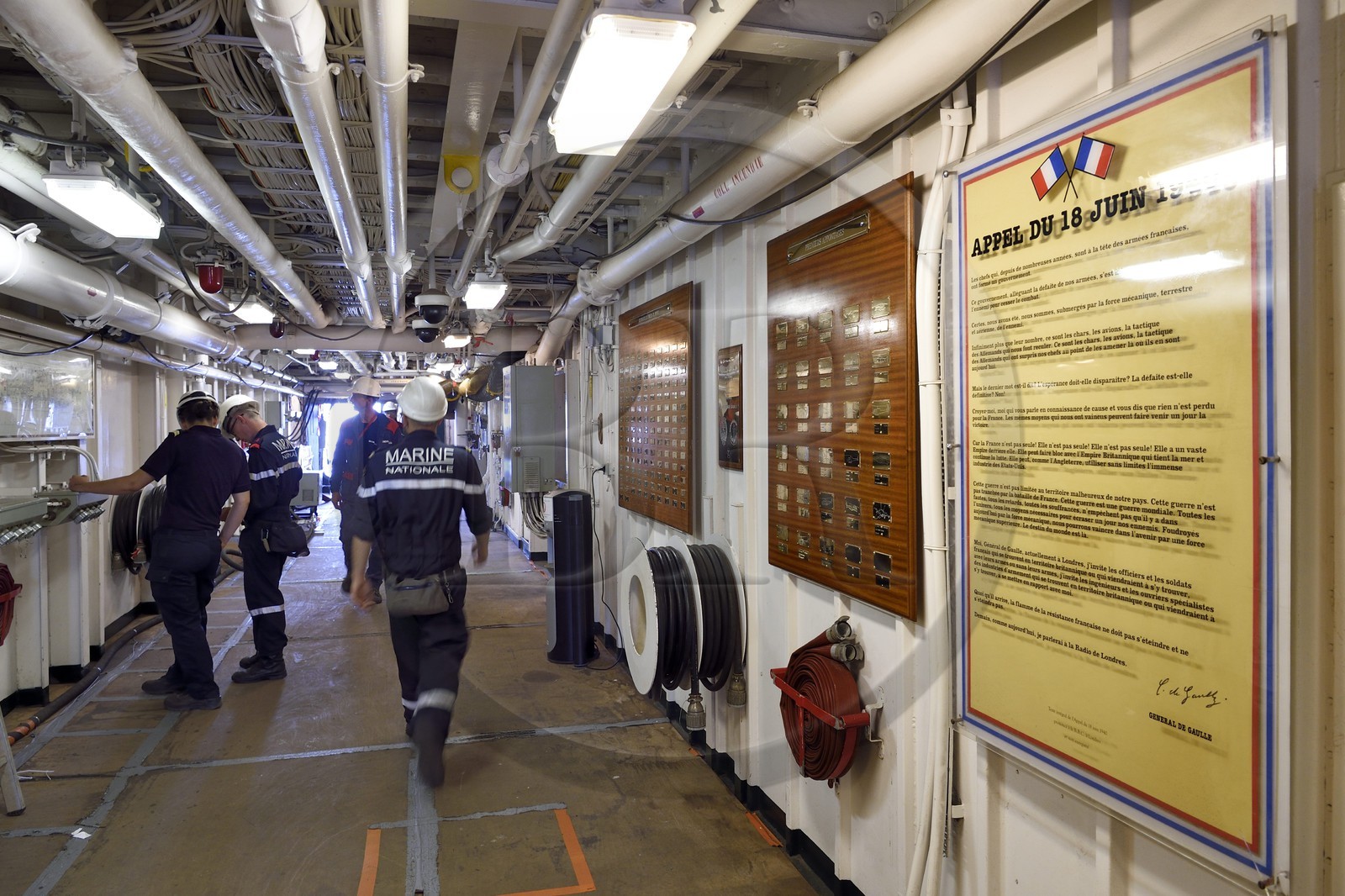 France, Var (83), Toulon, la base navale (Arsenal), le porte-avions à propulsion nucléaire Charles de Gaulle en rénovation de mi-vie, l'accès principal