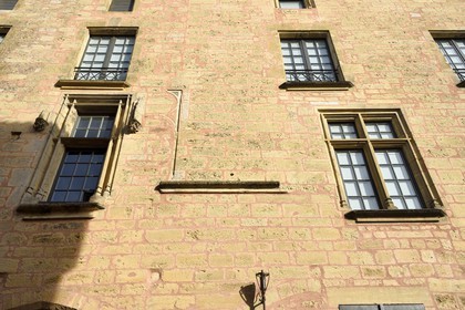 France, Dordogne (24), Périgord Noir, Belvès, labellisé Les Plus Beaux Villages de France, facade du chateau de Belvès anciennement hotel de Commarque