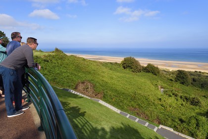 France, Calvados (14), Colleville-sur-Mer, plage du débarquement de Omaha Beach vu du cimetière américain