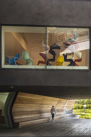 Allemagne, Bade-Wurtemberg, Weil am Rhein près de Bâle, le Vitra Campus, Vitra Haus, par les architectes Herzog et de Meuron (2010)