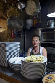 France, Rhône (69), Lyon, quartier de la Croix-Rousse, restaurant le Bouchon des filles, une des 2 chef Isabelle Comero