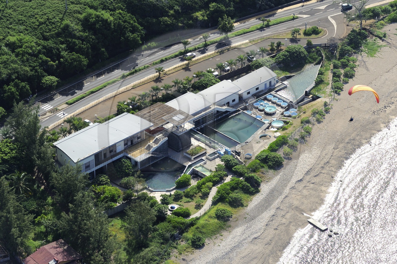 France, île de la Réunion, côte ouest, Saint-Leu, l'observatoire des tortues marines Kélonia (vue aérienne)
