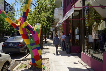 Argentine, Buenos Aires, quartier Palermo, sculpture de la boutique Bendito Pie dans la rue Armenia