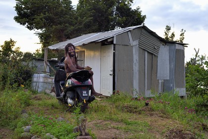 Caraïbes, Ile de la Dominique, hameau de Syndicate au dessus de Dublanc, le rasta Celius