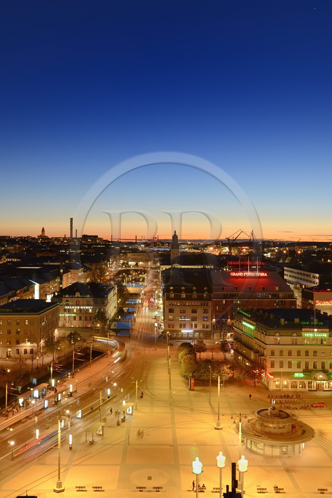 Suède, Västra Götaland, Göteborg (Gothenburg), la place Drottningtorget et le port vue depuis le Clarion Hotel Post