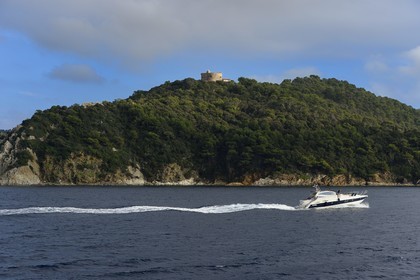 France, Var (83), Iles d'Hyères, parc national de Port Cros, Ile de Port-Cros, Fort de L'Estissac sur la côte nord à la pointe du Miladou
