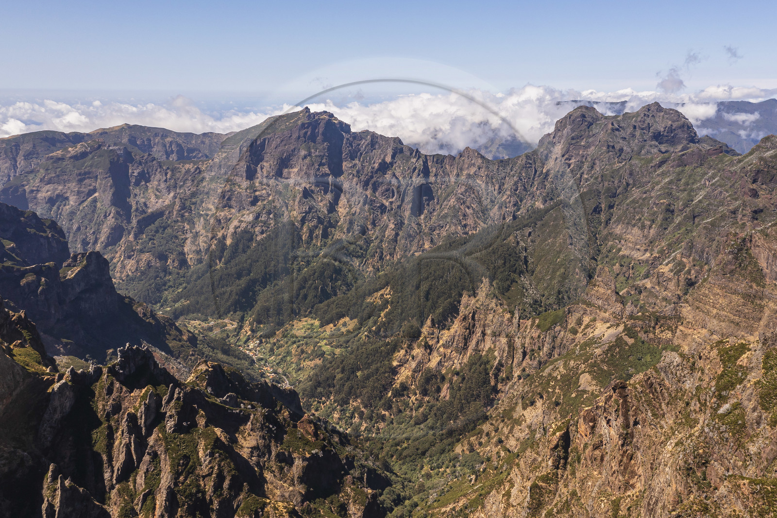 Portugal, Madeira Island, Vereda do Areeiro hike between Pico Ruivo (1862m) and Pico Arieiro (1817m), Pico Das Torres and the Curral Das Freiras valley in the background (aerial view)