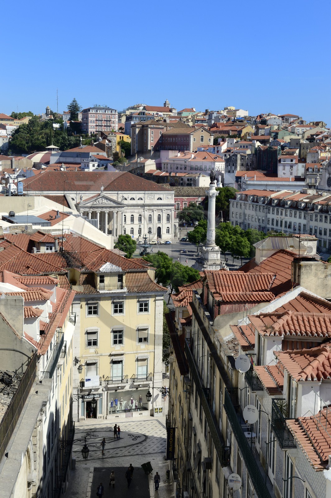 Portugal, Lisbon, Baixa Pombal district, rua do Carmo and the National Theatre (Teatro Nacional Dona Maria II) behind the memorial to Dom Pedro IV on Don Pedro IV (Rossio) square