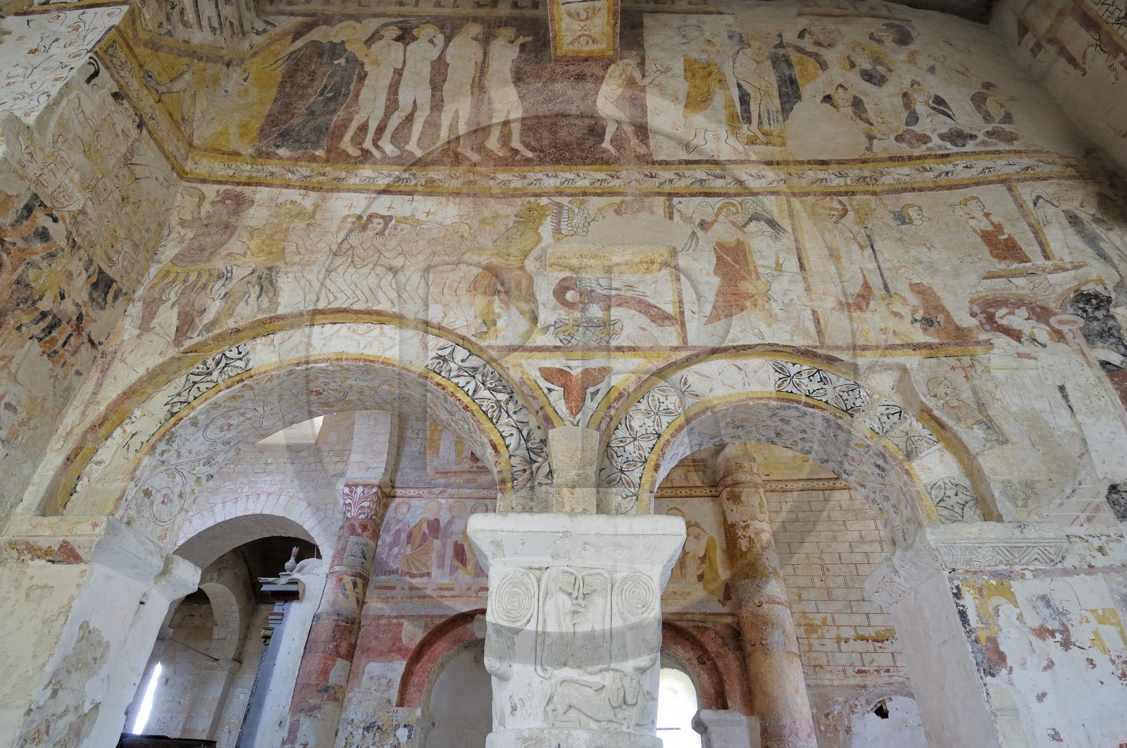 France, Loir-et-Cher (41), Lavardin, labellisé Les Plus Beaux Villages de France, église Saint-Genest de style roman du XI siècle, fresques romanes datant du XIIe au XVe siècle