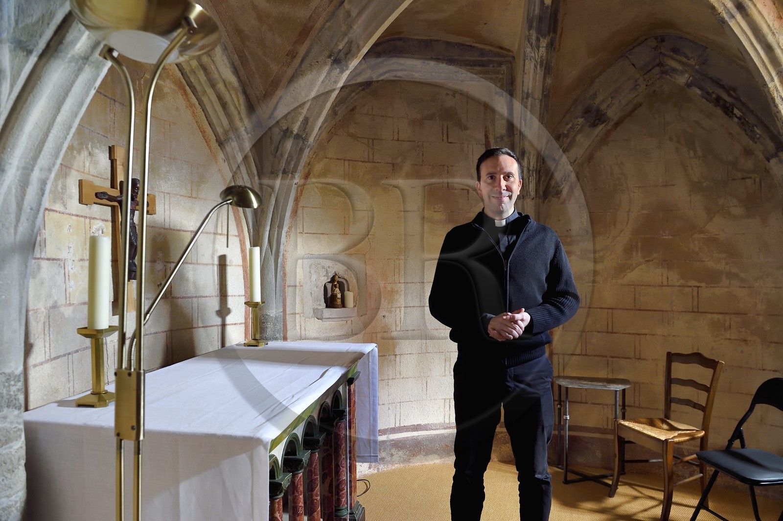 France, Haute-Loire (43), Le Puy-en-Velay, étape des chemins de Compostelle, la cathédrale Notre-Dame-de-l'Annonciation du XIIe siècle classée Patrimoine Mondial de l'UNESCO, l’abbé Nicolas Pourrat, chapelain de la cathédrale