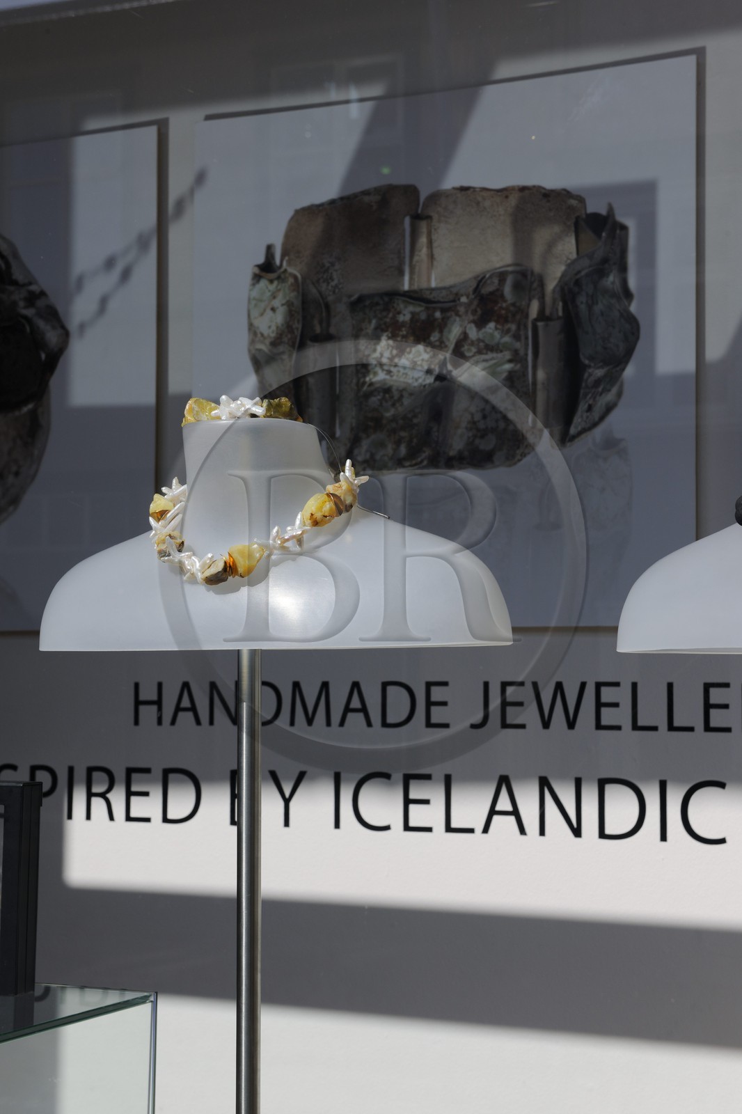 Islande, Reykjavik, vitrine d'une bijouterie dans la principale rue commerçante Laugavegur
