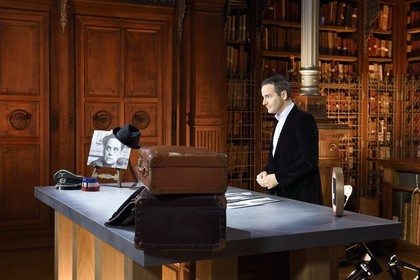 France, Paris (75), les Archives Nationales, Grands dépots, salle de l'Armoire de fer, tournage de l'émission de television L'ombre d'un doute sur l'affaire Marcel Petiot présentée par l'animateur et journaliste Franck Ferrand