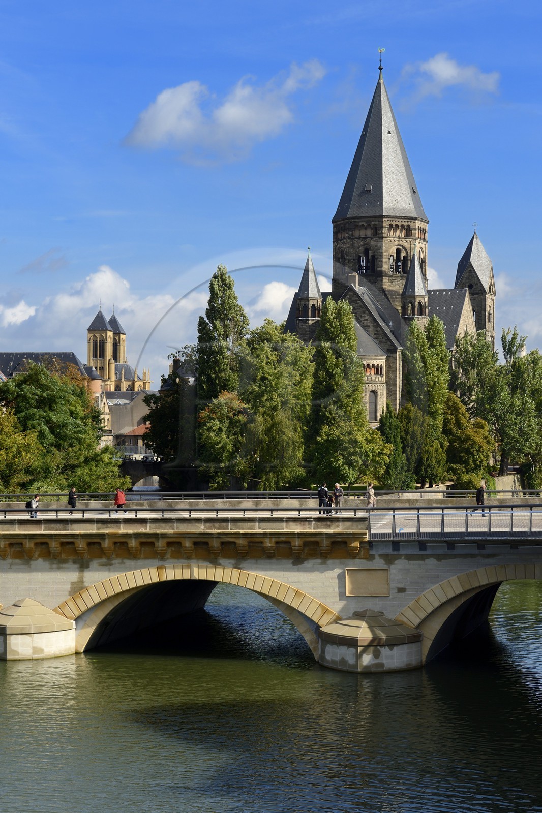 France, Moselle (57), Metz, Ile du Petit-Saulcy, le temple neuf ou église des allemands de culte protestant reformé et le Moyen-Pont