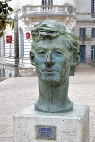 France, Charente (16), Angoulême, buste d'Hergé le créateur de Tintin par le sculpteur chinois Tchang Tchong-jen