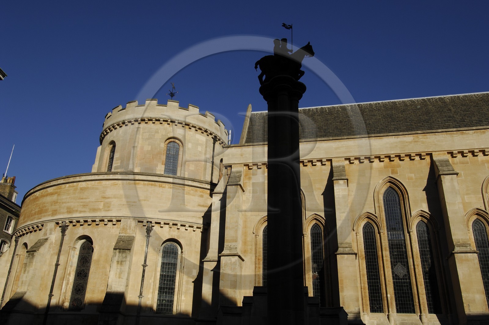 Royaume-Uni, Angleterre, Londres, statue équestre de deux Templiers sur un cheval devant Temple Church