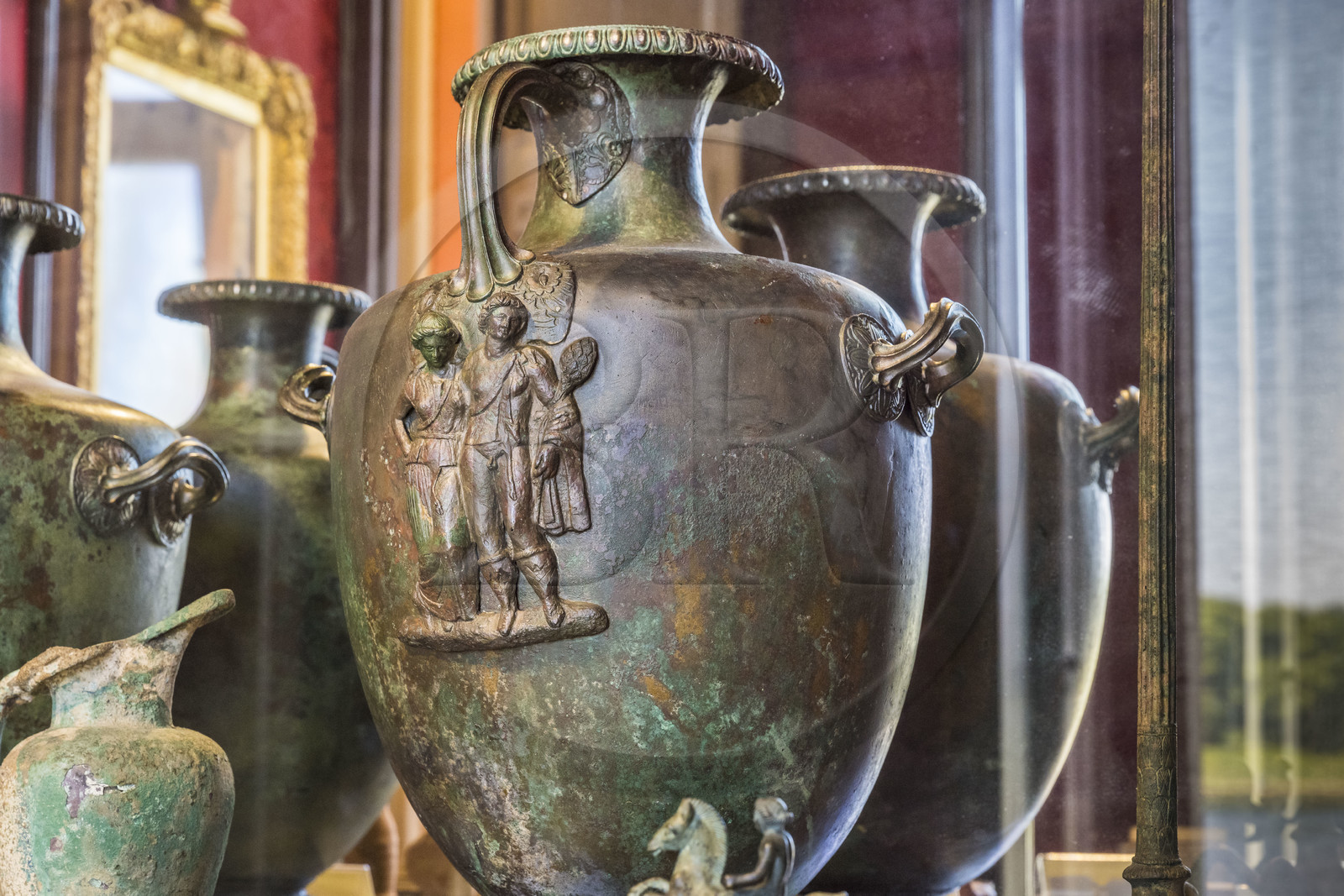 France, Oise (60), Chantilly, le chateau de Chantilly, le musée Condé, hydrie cinéraire, Eros et Psyché en bronze et argent, Grèce IVe siècle av.J.C