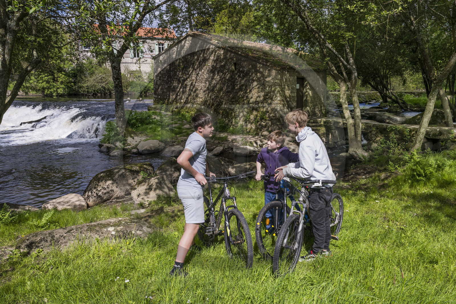 France, Vendee, Cugand, children playing around the Moulin à Foulon de Gaumier on the banks of the Sevre Nantaise river