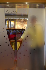 Italy, cruise aboard the Silvershadow ship of the company Silversea, bar