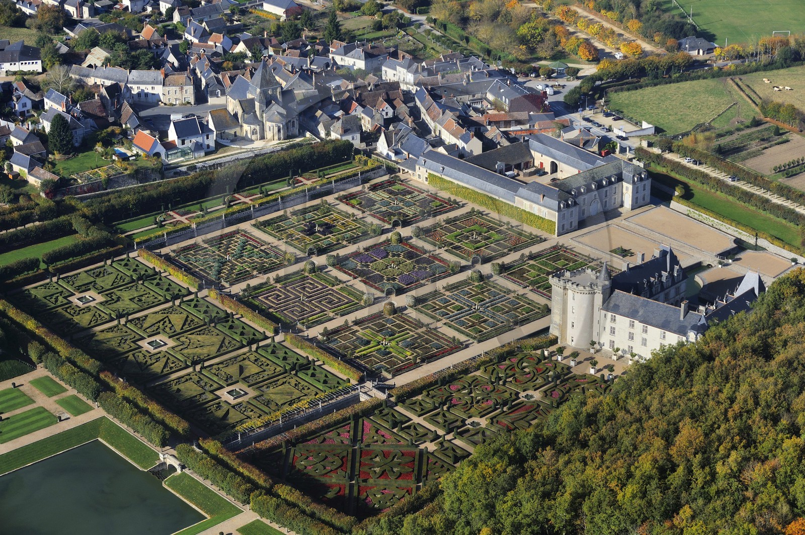 France, Indre-et-Loire (37), Vallée de la Loire classée Patrimoine Mondial de l' UNESCO, le château et les jardins de Villandry (vue aérienne)