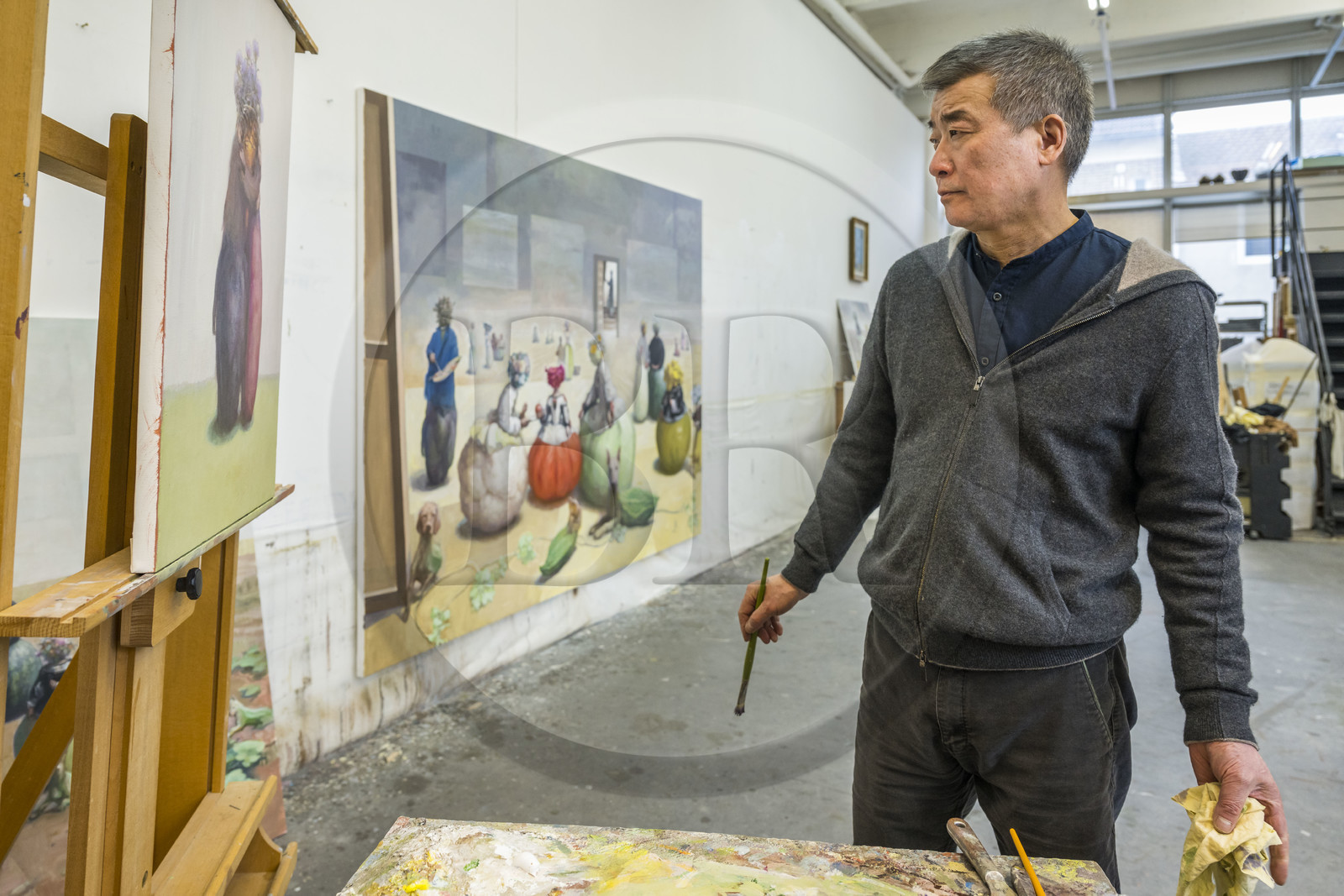 France, the painter Xiao Fan Ru in his workshop in Les Lilas near Paris