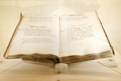 France, Bas-Rhin (67), Selestat, la Bibliothèque Humaniste réaménagée par l'architecte Rudy Ricciotti, Balthasar Beck, échanson de l'hôtel de ville de Sélestat décrit autour de 1600 les traditions, les fêtes et les coutumes, le passage intitulé «So man die Meyen uffricht» (comment on décore les mais) est considéré comme la première description de la décoration du sapin de Noël en Alsace