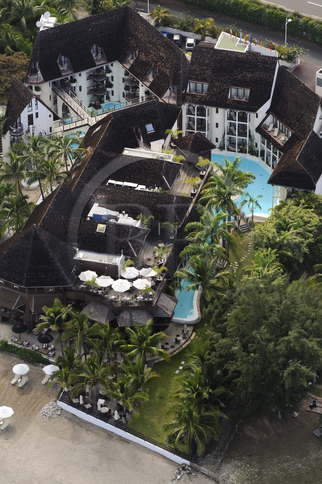 France, île de la Réunion, la Côte Ouest, commune de Saint Gilles les Bains, plage de Boucan Canot, l'hôtel de luxe Le Saint Alexis (vue aérienne)