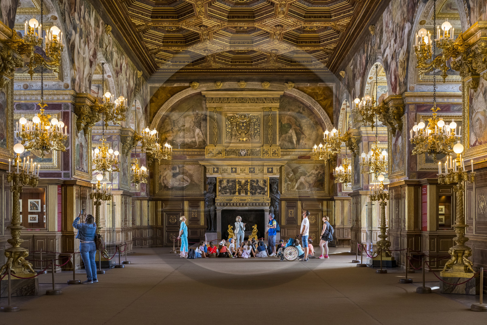 France, Seine-et-Marne (77), Fontainebleau, chateau de Fontainebleau, classé Patrimoine Mondial par l'UNESCO, la salle de bal avec un plafond à caissons décoré d'or et d'argent