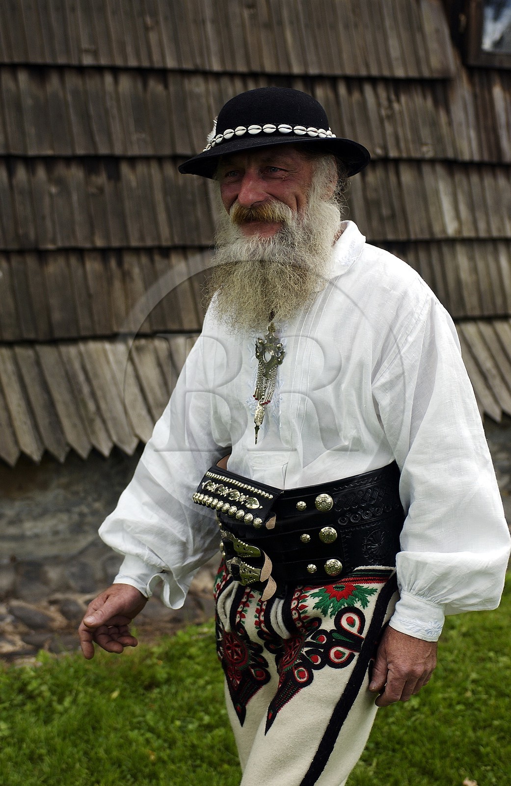Poland, Lesser Poland, Carpathian Mountains, craftsman wearing traditional costume of his region