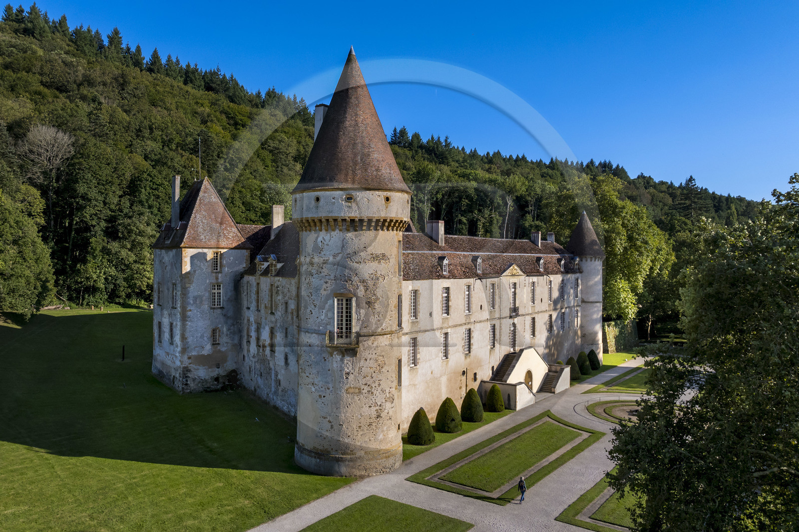 France, Nièvre (58), Parc naturel régional du Morvan, Bazoches, le chateau de Bazoches qui fut propriété du maréchal Sébastien le Prestre de Vauban (vue aérienne)