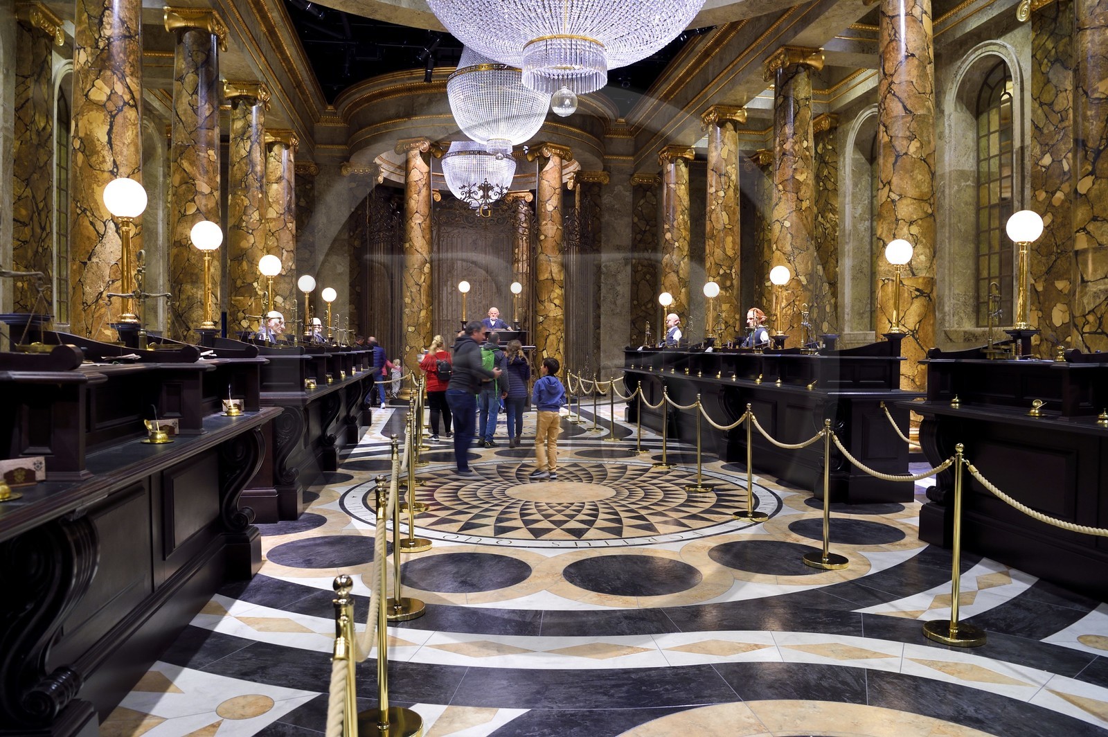 Royaume-Uni, Hertfordshire, Leavesden, Leavesden Film Studios, Harry Potter Studio Tour London, les coulisses du tournage des 8 films de Harry Potter, le grand hall de Gringotts, la banque des sorciers gardée par les Gobelins