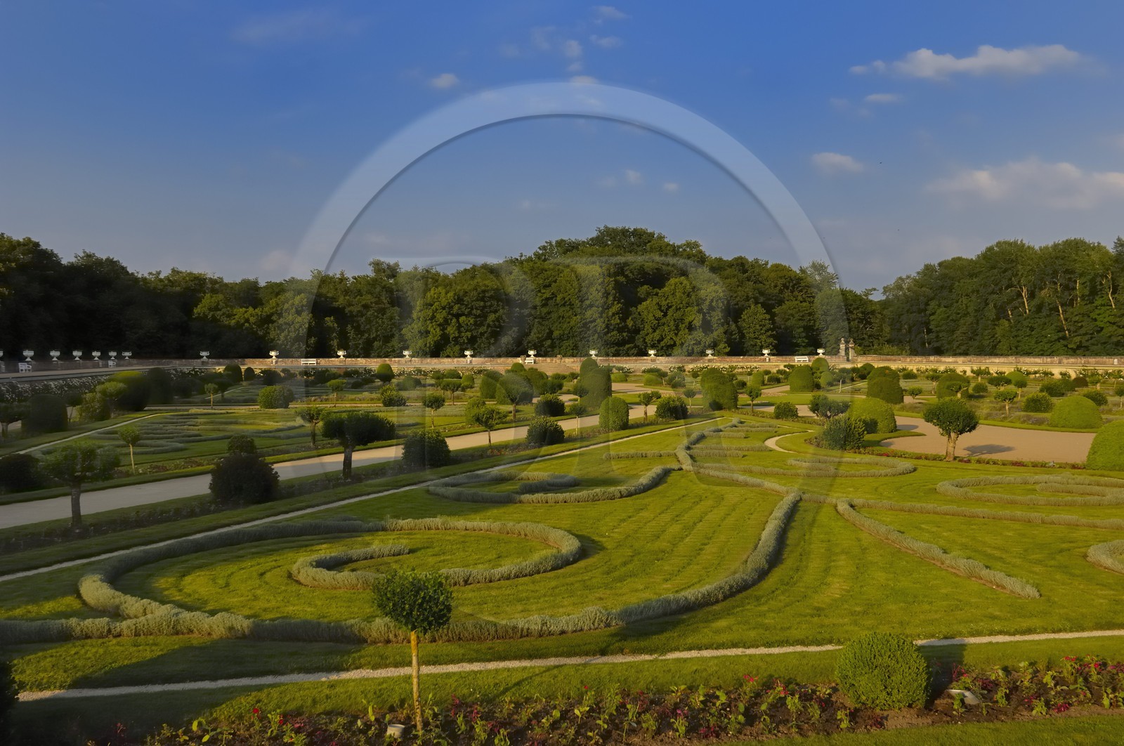 France, Indre-et-Loire (37), jardin à la française du château de Chenonceau édifié de 1513 à 1521 de style Renaissance