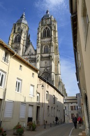 France, Meurthe-et-Moselle (54), la basilique Saint-Nicolas-de-Port depuis la rue des 3 pucelles