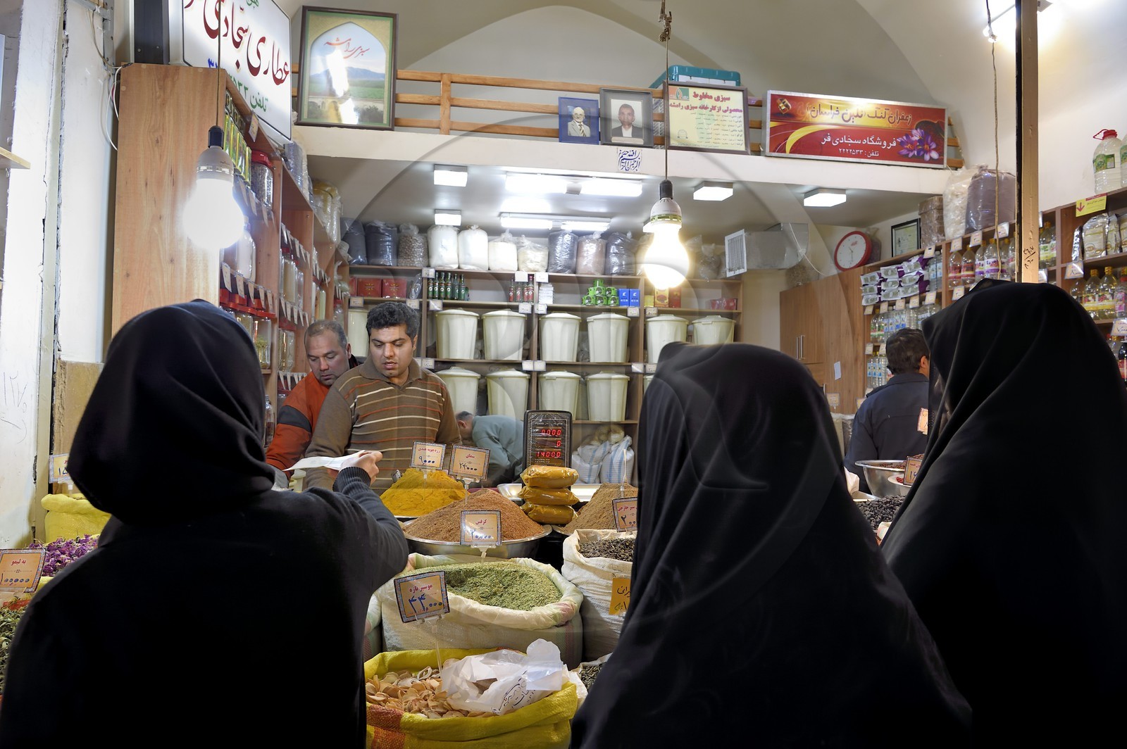 Iran, Isfahan Province, Isfahan, Bazar-e Bozorg (Great Bazaar), a massive covered bazaar which dates back almost 1300 years, stall of spices and dried vegetables
