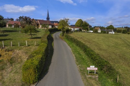 France, Orne (61), Pays d'Auge, village de Camembert (vue aérienne)