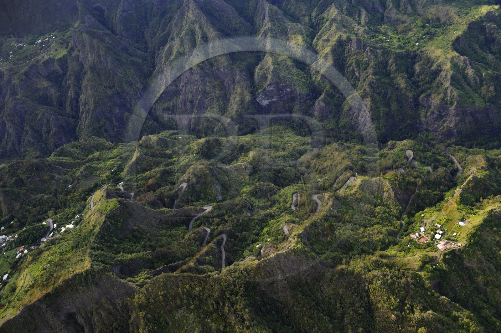 France, Ile de la Reunion, le cirque de Cilaos, classé Patrimoine Mondial de l'UNESCO, la route nationale 5 d'accès au cirque aussi appelée Route aux 400 virages (vue aérienne)