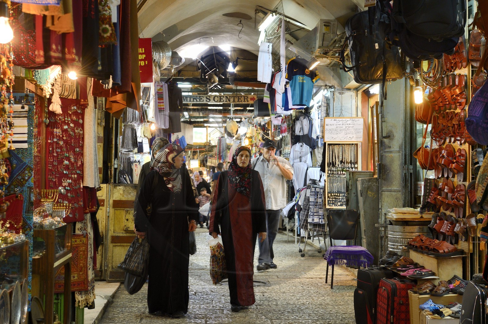 Israel, Jérusalem, ville sainte, vieille-ville classée Patrimoine Mondial de l'UNESCO, la rue du Marché (souk Khan El-Zeit) dans le quartier musulman
