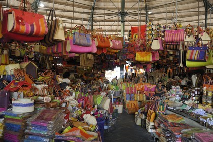 France, île de la Réunion, ville de Saint-Pierre, le marché couvert artisanal