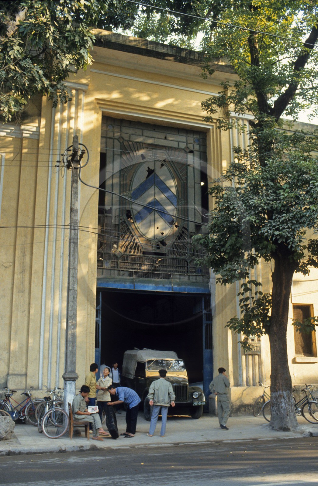 Vietnam, Hanoi, ancien garage Citro