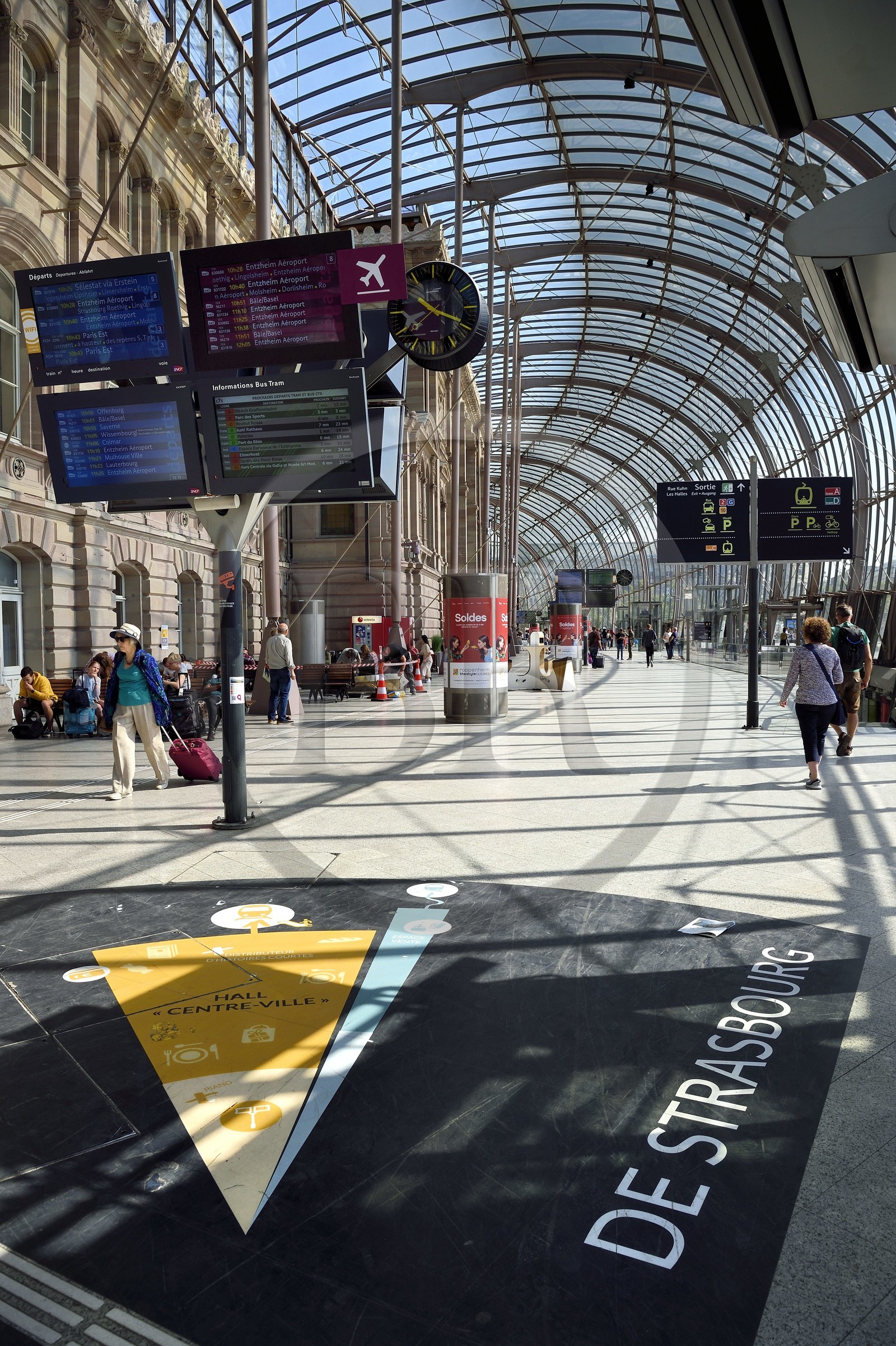 France, Bas-Rhin (67), Strasbourg, verrière de la gare de l'architecte Jean-Marie Duthilleul de l'agence d'architecture Arep