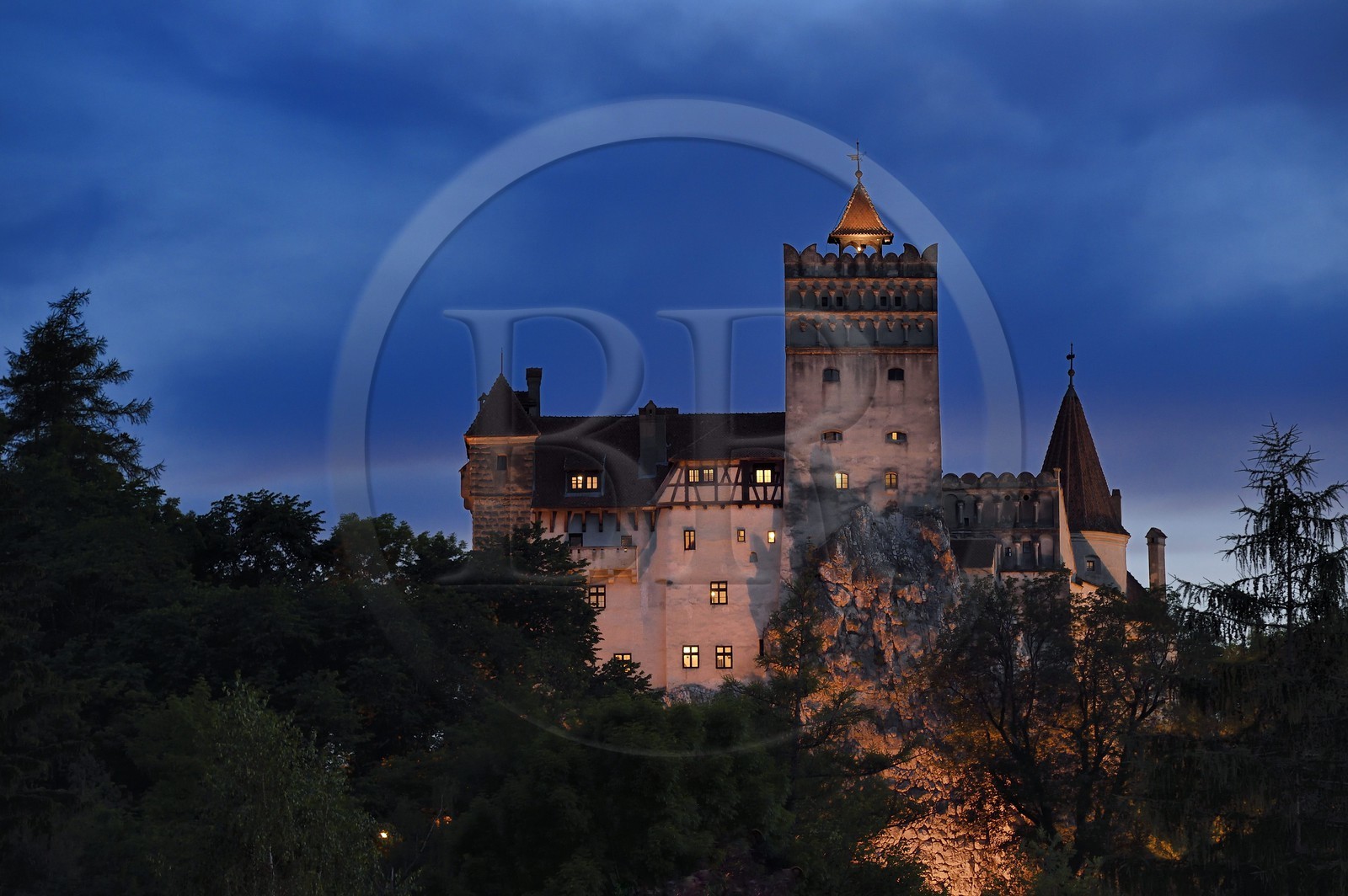 Roumanie, Transylvanie, région de Brasov, chateau de Bran du XIIIème siècle associé dans la mémoire collective à Vlad III l'Empaleur et au personnage de Dracula qu'il a inspiré