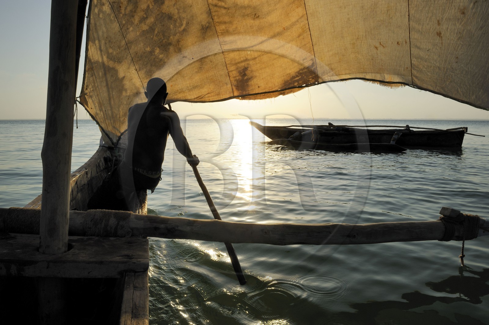Tanzanie, archipel de Zanzibar, île de Unguja (Zanzibar), côte est, baie de Chwaka vers Michamvi, un dhow (boutre traditionnel)