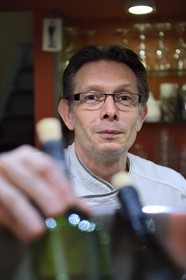 France, Rhône (69), Lyon, quartier de la Croix-Rousse, restaurant La Table sur la place Tabareau, le Chef Thierry Lhopital