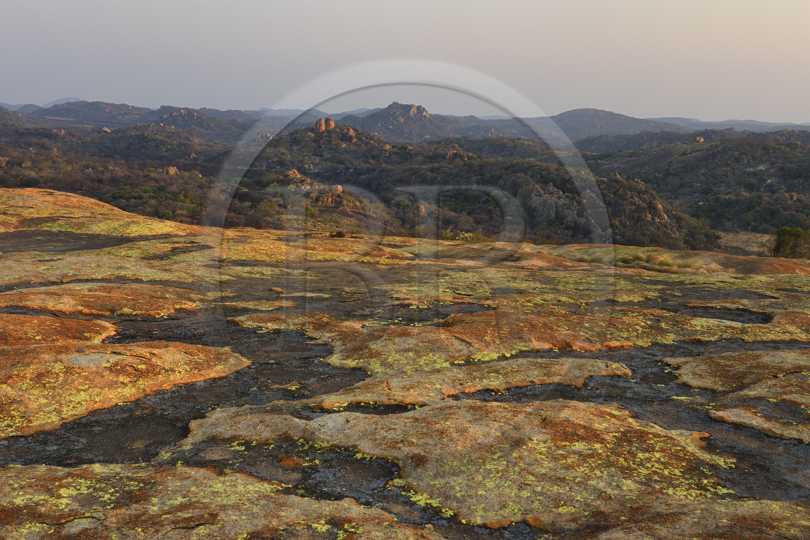 Zimbabwe, province de Matabeleland méridional, Matobo ou Matopos Hills National Park, classé Patrimoine Mondial de l'UNESCO, formations rocheuses sur la colline de Malindidzimu (demeure des esprits bienveillants) au sommet de View of the World où est enterré Cecil Rhodes