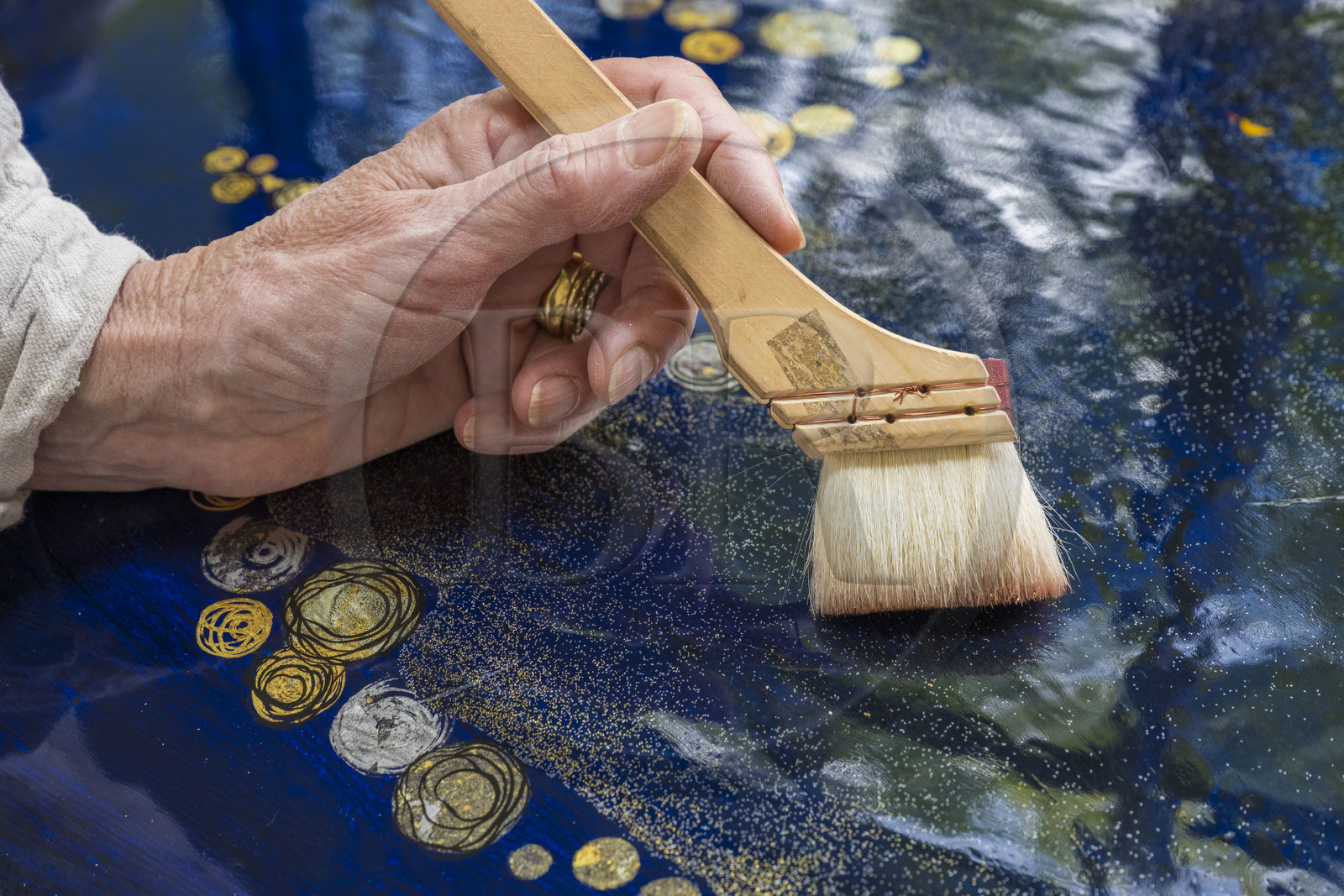 France, Hauts-de-Seine (92), Colombes, oeuvres de l'artiste et laqueur Isabelle Emmerique dans son atelier